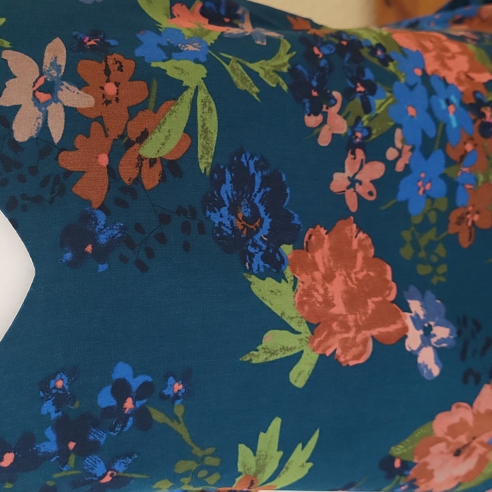 CABI 3449 Floral Sleeveless Women's Tank - Picture 2 of 6
